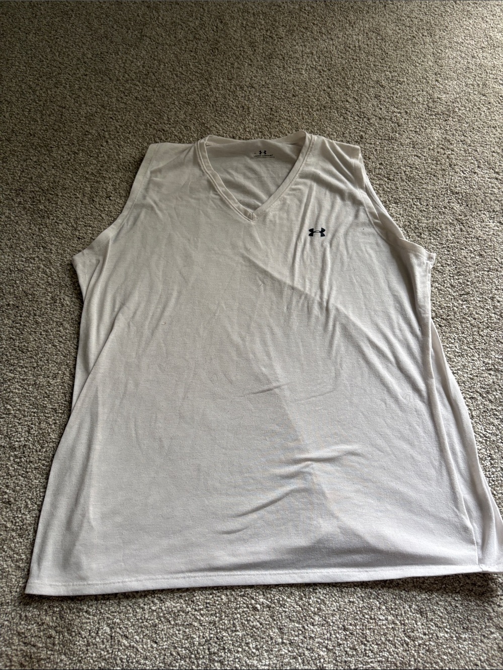 Under Armour Women’s XL White V-Neck Athletic Tank Top